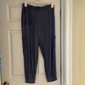 Women’s joggers/plants